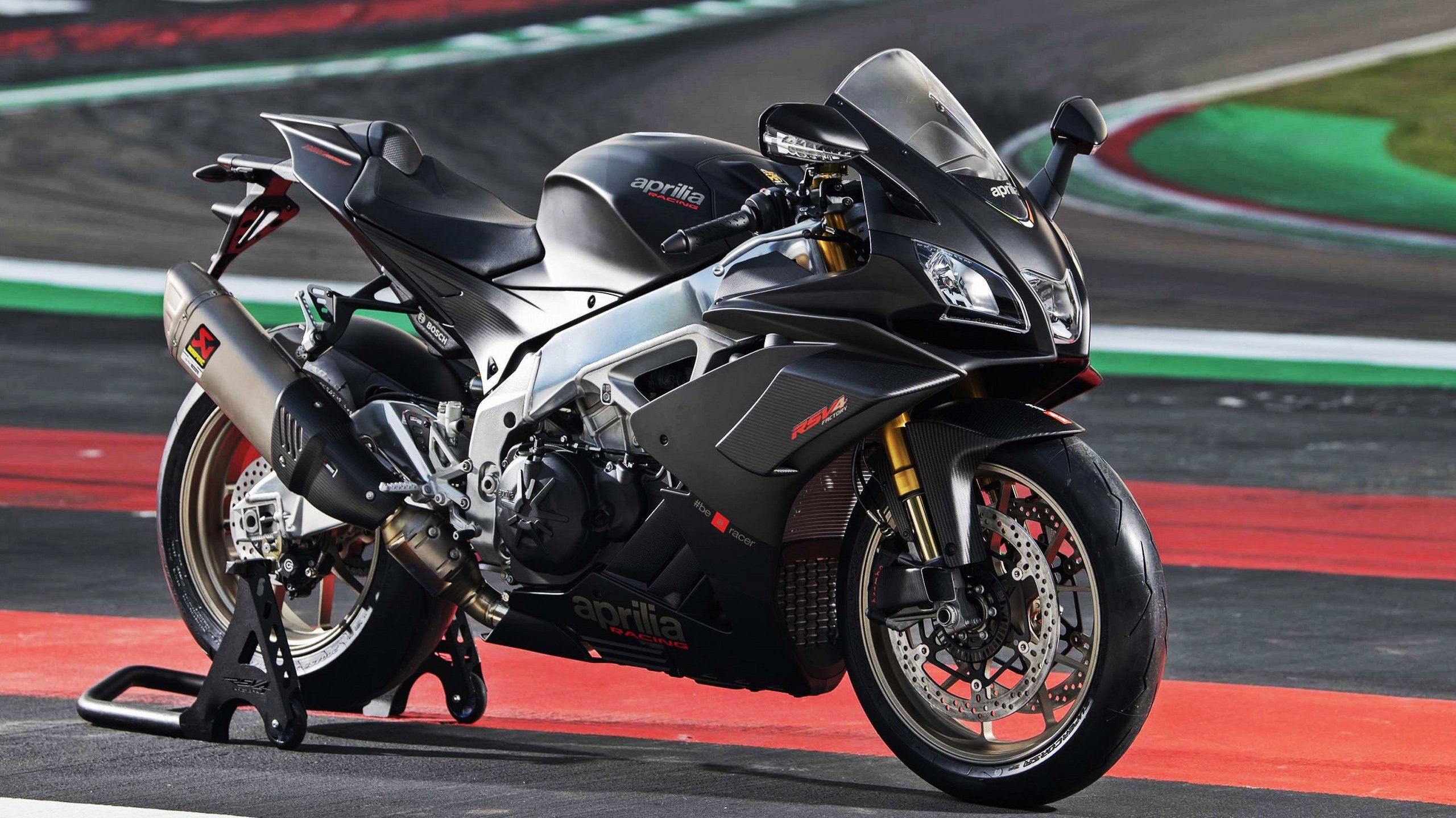 爱游戏综合娱乐-中国香港队团体赛制研究:如何在赛事中提升全队的默契与配合,香港队再添一枚金牌